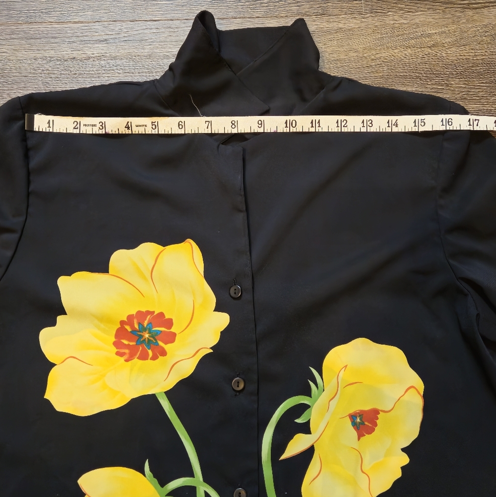 Sag Harbor Button Up Collared Top - Picture 7 of 9
